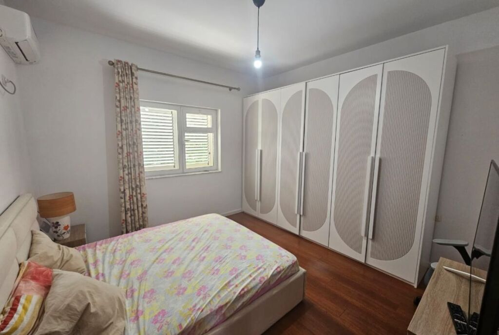 Villa su 3 Piani in Affitto presso il Lago Secco (ID BV22459) Tirana