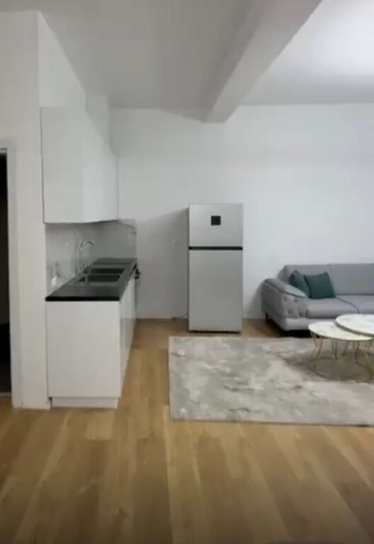 Shitet, Apartament 1+1,Shkolla Kuqe,Tirane