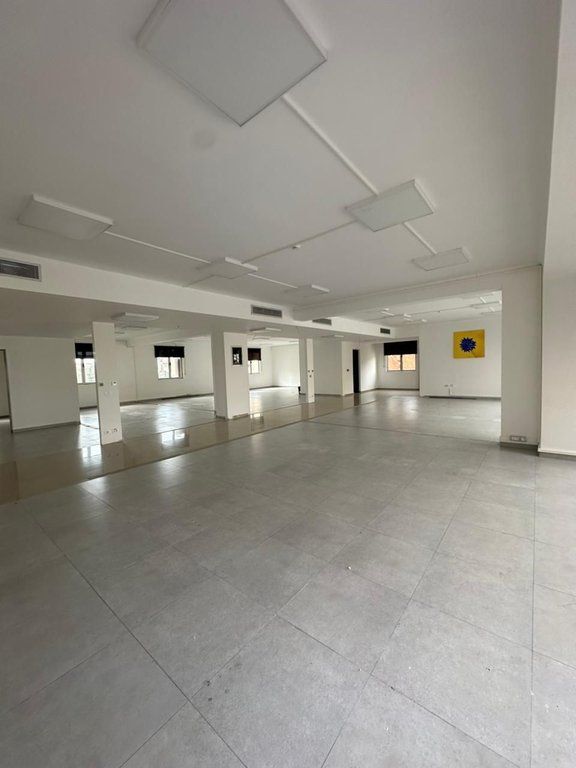 EDIFICIO DI 4 PIANI IN AFFITTO, VIA KAVAJES