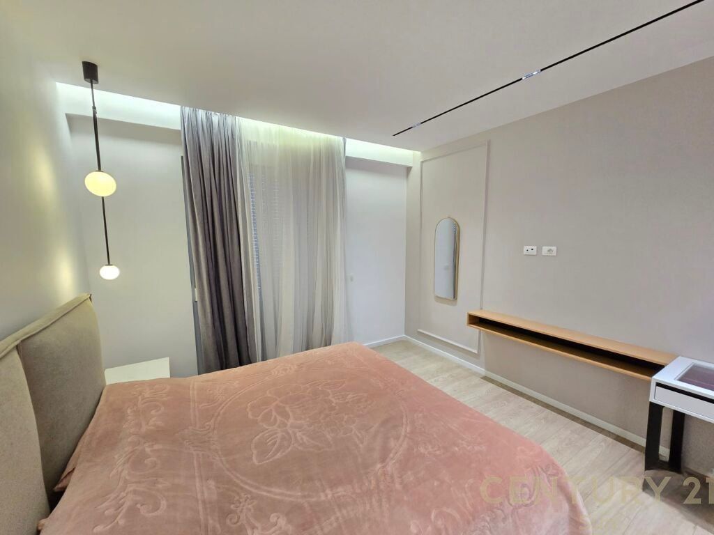 LUXURY APARTMENT 2+1+2 PARKING SPOTS NEAR THE DRY LAKE!