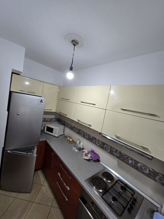 🏡 Apartment 2+1 + annex for rent 🍽️ 📍Near Bajram Curri Boulevard, Nikolle Kacorri street in front of the building with arrows
