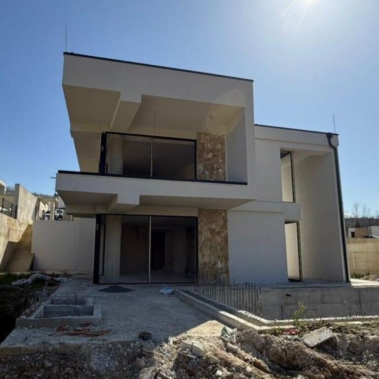 🏡✨ Vilë në Shitje – Farkë, Lisi i Artë ✨🏡