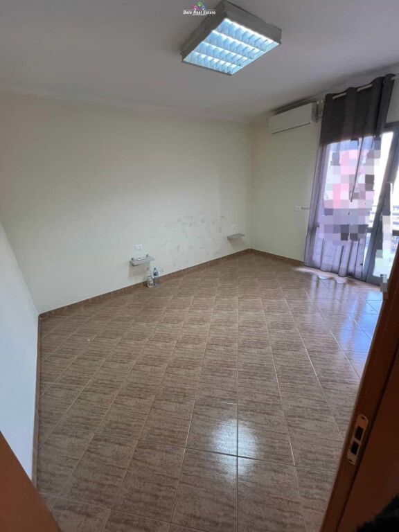 Zyre me qera tek Zogu i Zi (ID BZ2156) Tirane