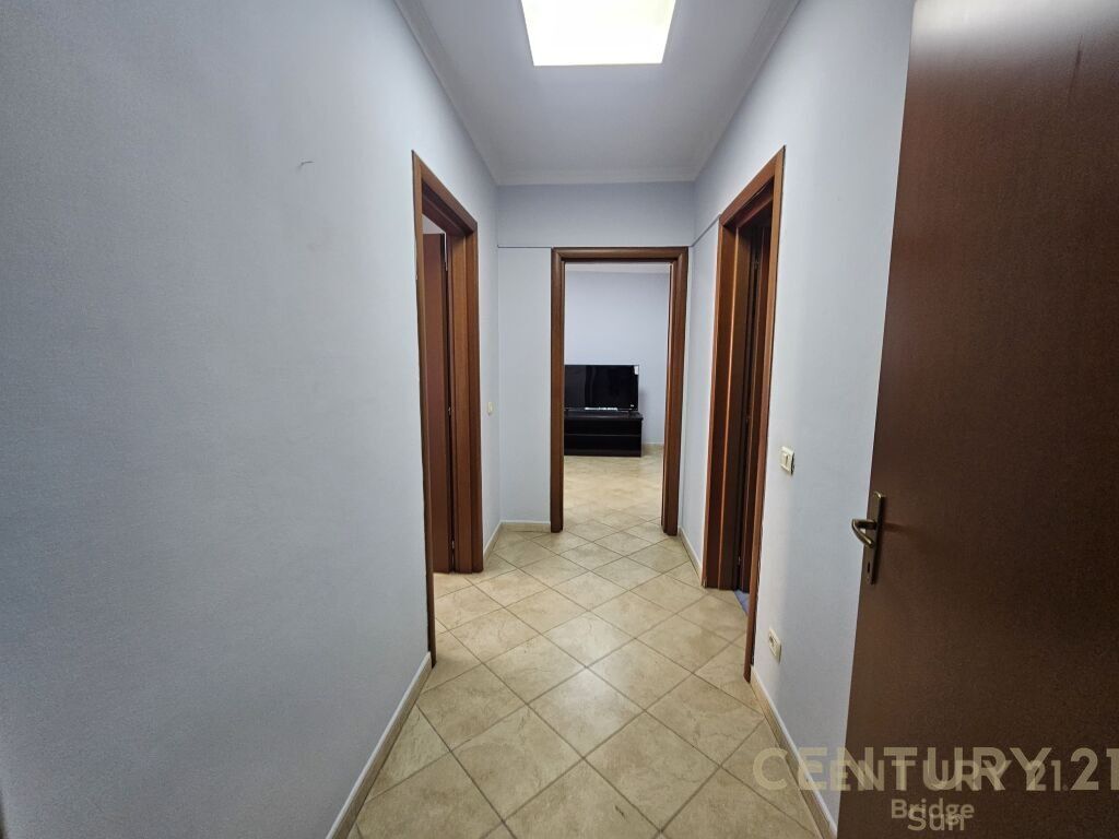OFFICE SPACE FOR RENT NEAR THE UNIVERSITY BOOK!