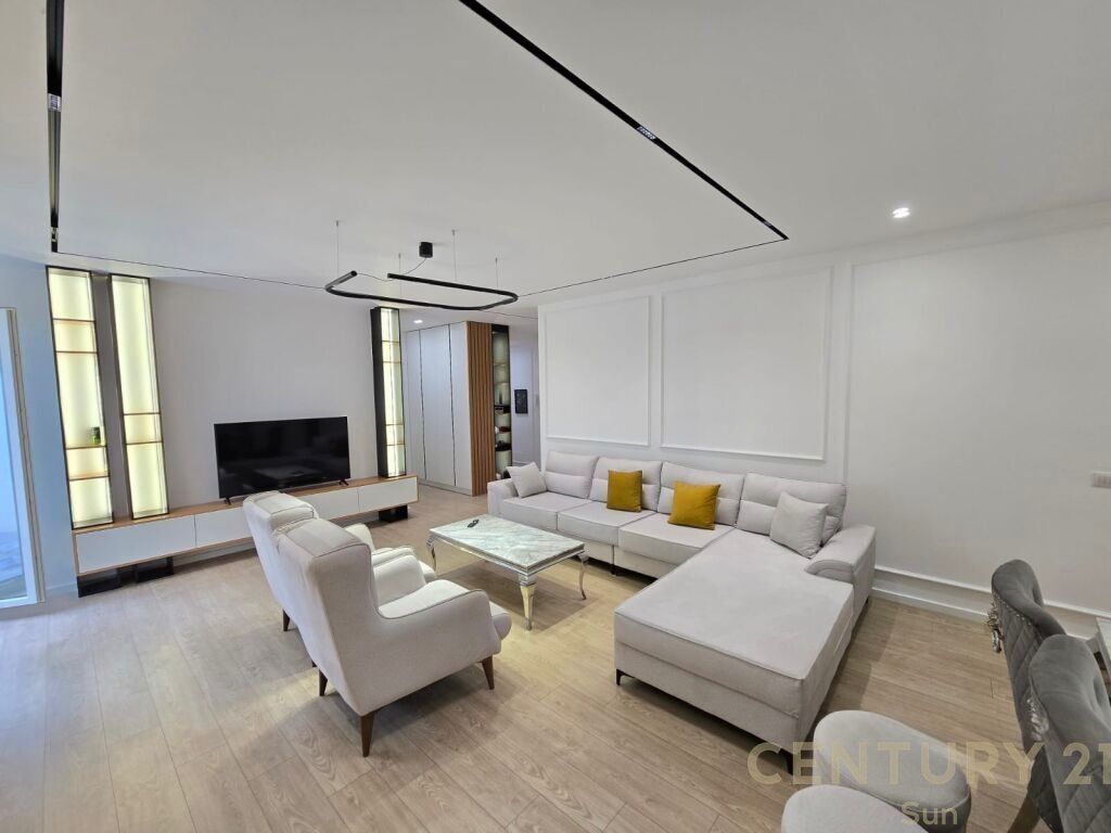 LUXURY APARTMENT 2+1+2 PARKING SPOTS NEAR THE DRY LAKE!