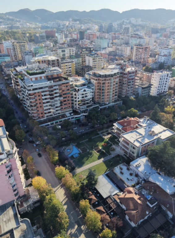 🏢 MUNDËSI INVESTIMI – GODINË  VILË NË BLLOK