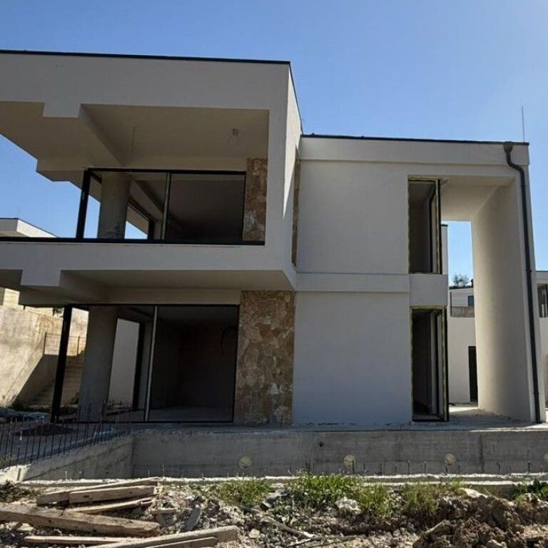 🏡✨ Vilë në Shitje – Farkë, Lisi i Artë ✨🏡