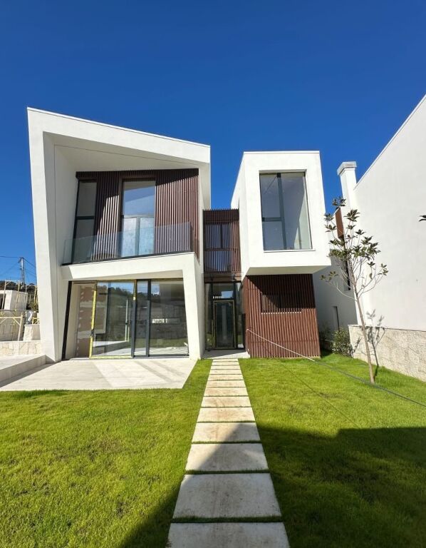 🏡 Shitet vilë 3 Kateshe afër TEG-ut