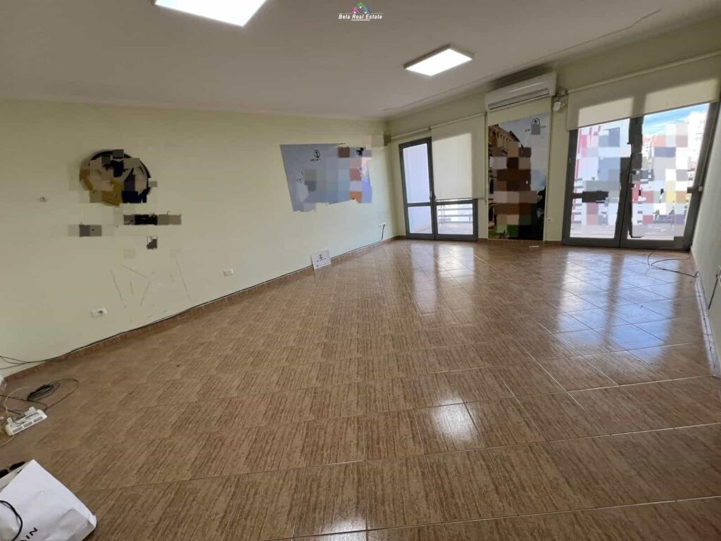 Zyre me qera tek Zogu i Zi (ID BZ2156) Tirane