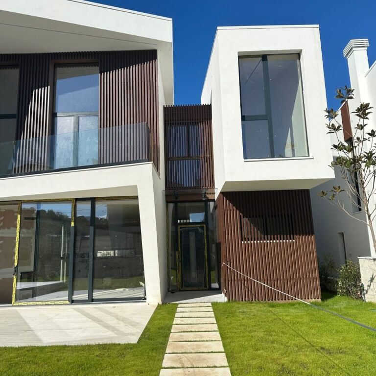 🏡✨ 3-Storey Villa for Sale near TEG ✨🏡