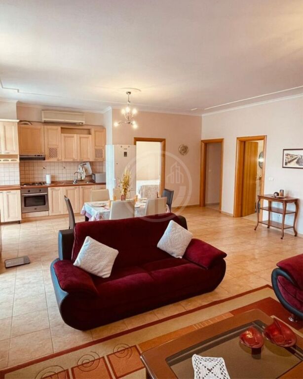 Apartament me qera