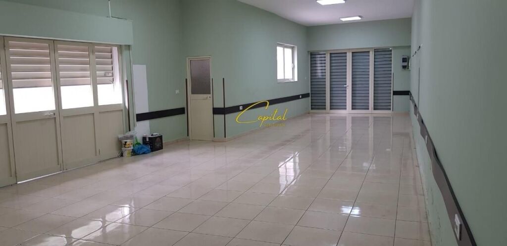 LOCALE COMMERCIALE IN AFFITTO 100 M2 VIA BARDHYL 100.000 LEKE