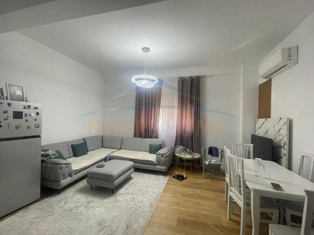 Shitet, Apartament 1+1,Shkolla Kuqe,Tirane