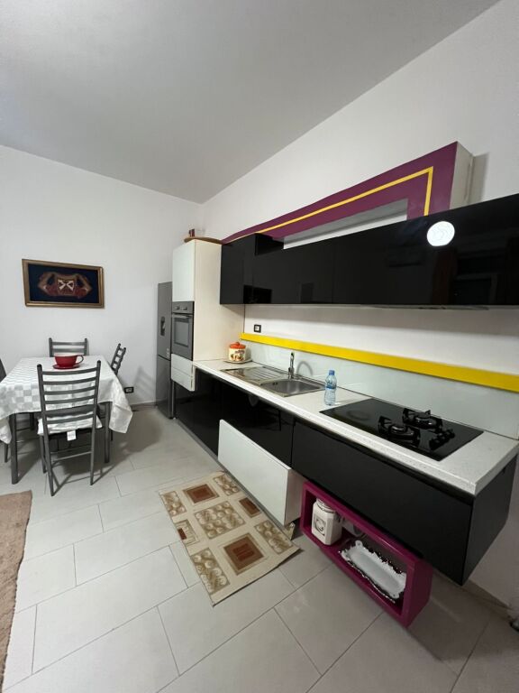 Apartamwnt 1+1 per qera Kopshti Botanik !