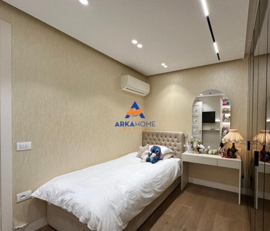 IN VENDITA APPARTAMENTO 3+1+BALCONE+POSTO AUTO " KOMUNA E PARISIT " 365.000 EURO (+30.000 EURO POSTO AUTO)
