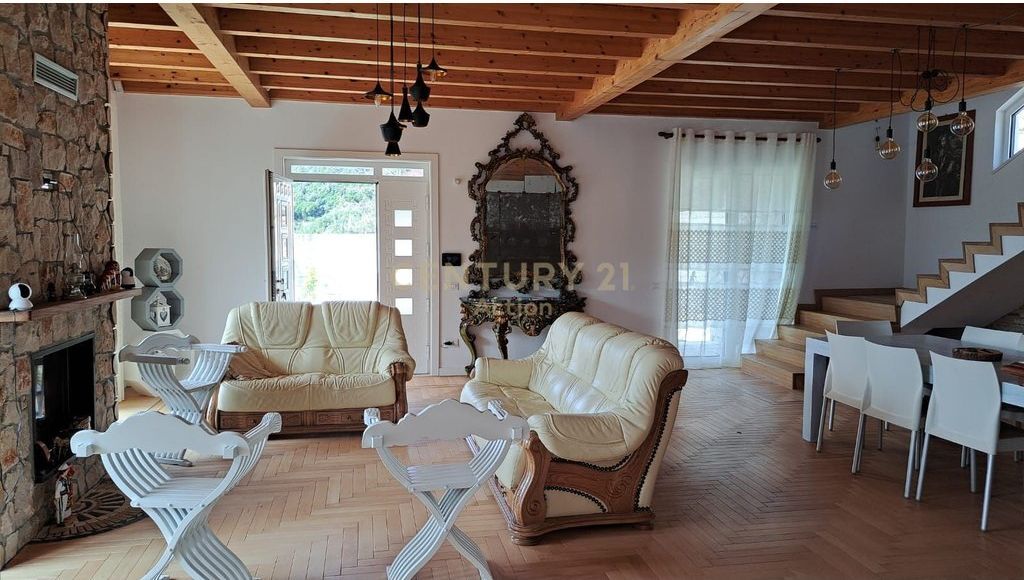 WE SELL A VILLA AND 7000 M2 OF LAND IN LANABREGAS!