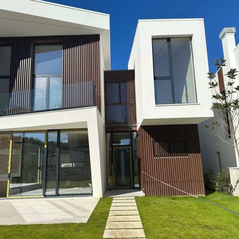 🏡✨ 3-Storey Villa for Sale near TEG ✨🏡