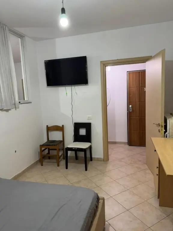 Apartament me qera Tirane 1+1 (55 m²) Komuna e Parisit