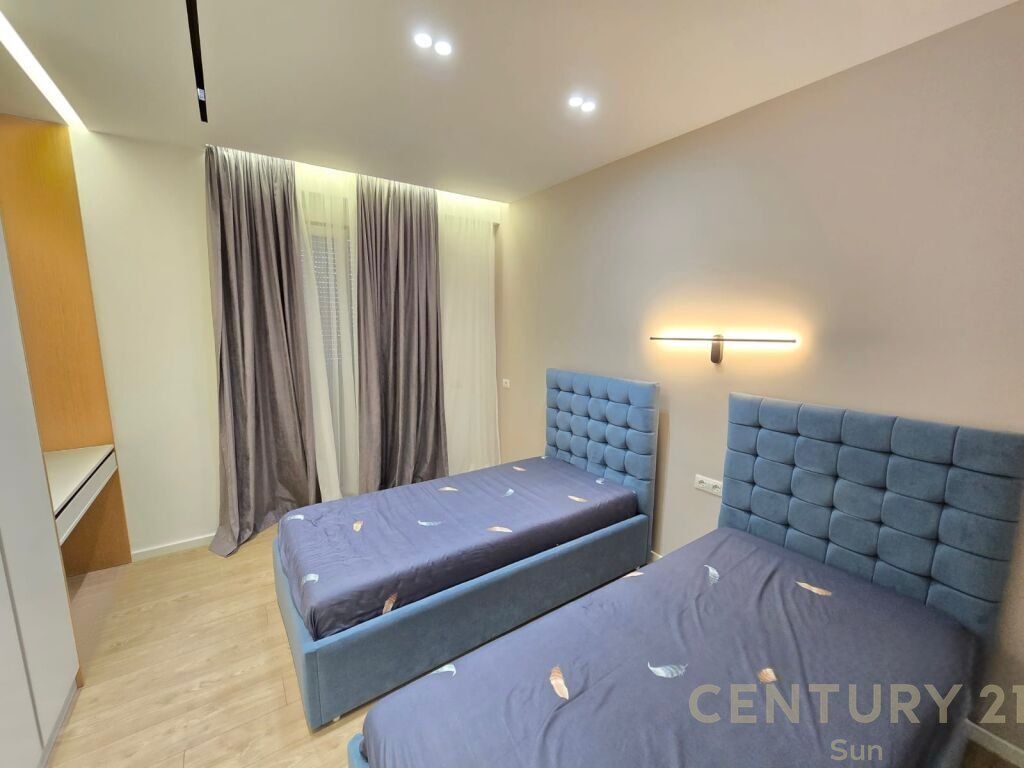 LUXURY APARTMENT 2+1+2 PARKING SPOTS NEAR THE DRY LAKE!