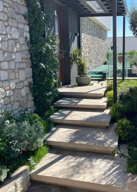 🏡 Villa Individuale in Vendita – Lago di Farka