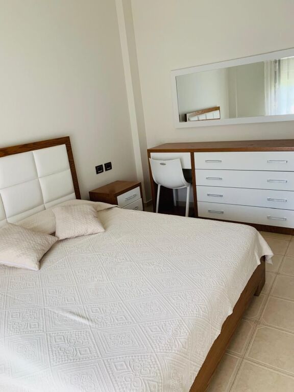 Apartament 1+1 +verande dhe poste parkimi tek kopshti zologjik