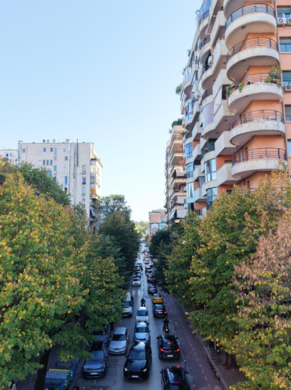 🏢 MUNDËSI INVESTIMI – GODINË  VILË NË BLLOK