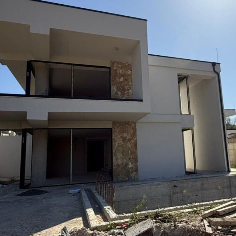 🏡✨ Vilë në Shitje – Farkë, Lisi i Artë ✨🏡