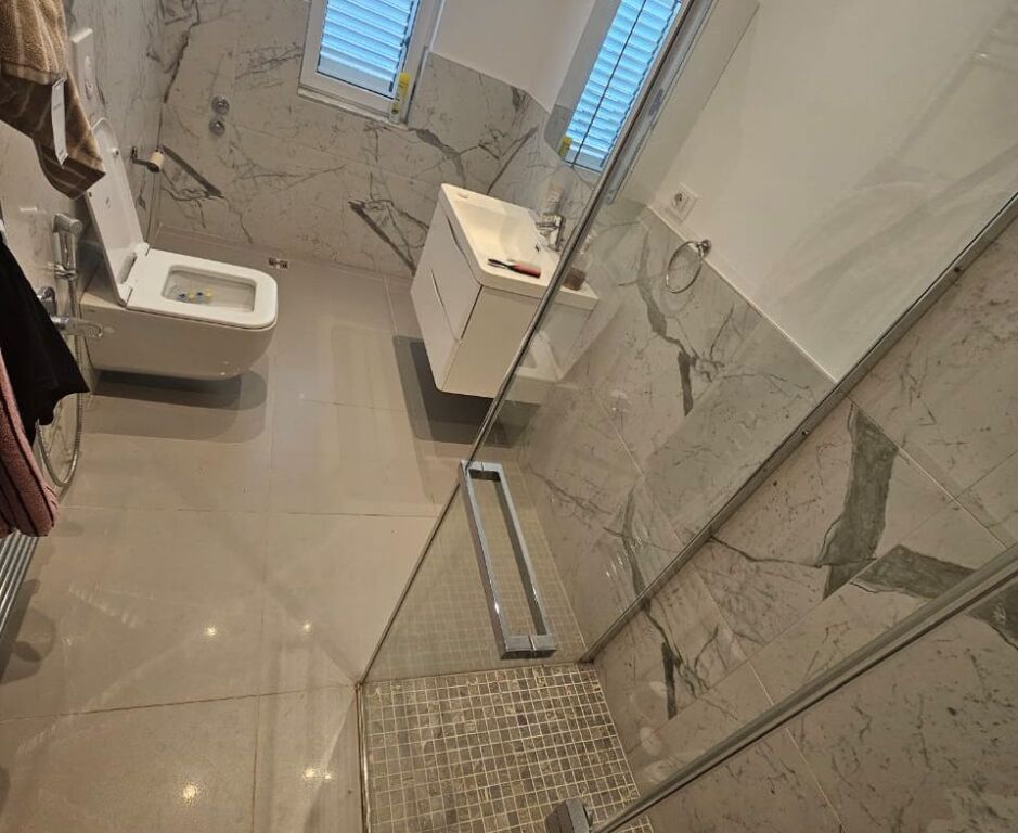 Villa su 3 Piani in Affitto presso il Lago Secco (ID BV22459) Tirana