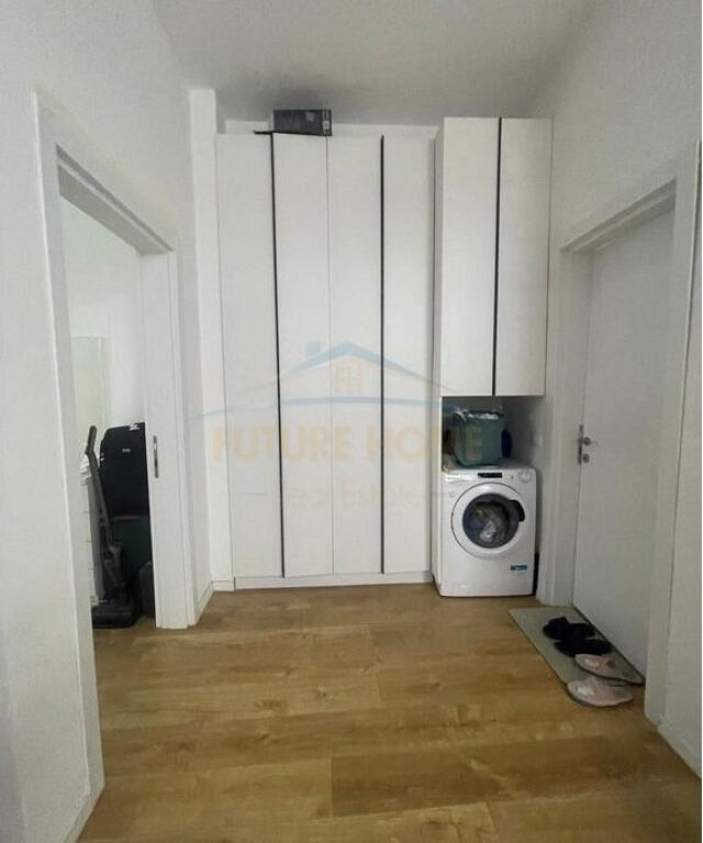 Shitet, Apartament 1+1,Shkolla Kuqe,Tirane