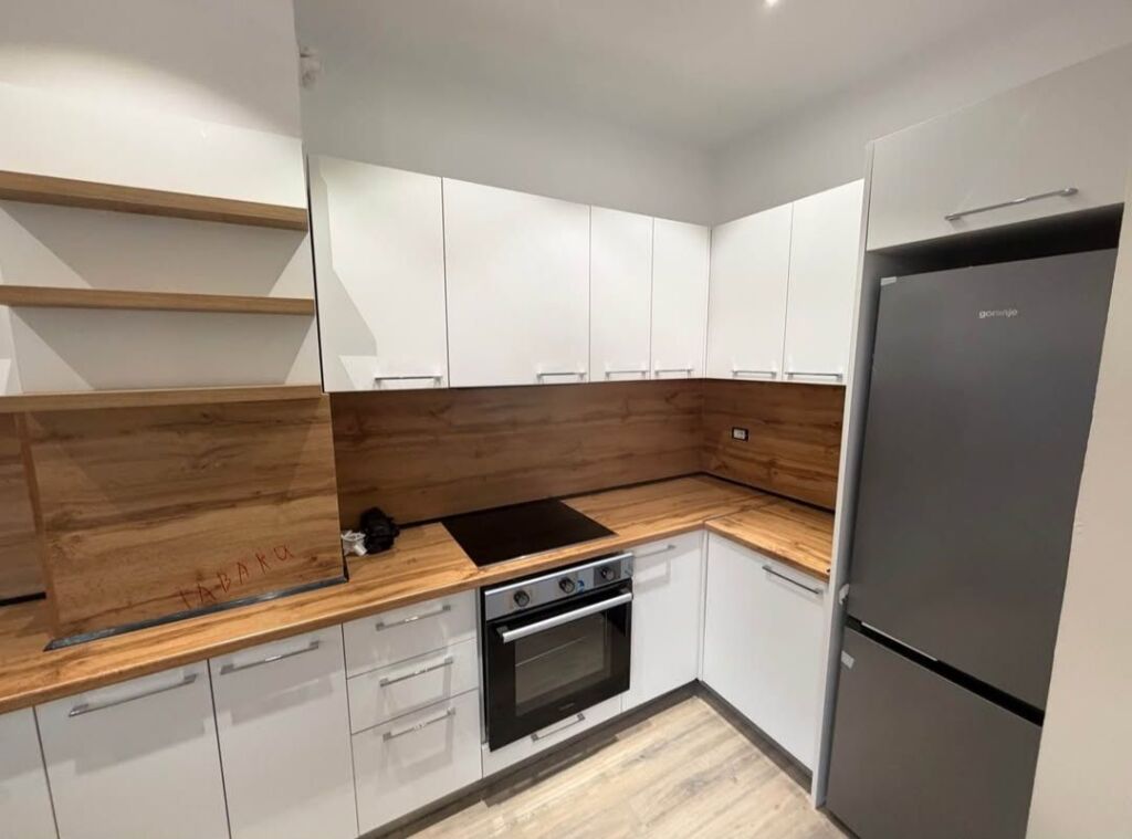 JEPET ME QERA APARTAMENT 3+1+2 - PRANE QENDRES, TIRANE