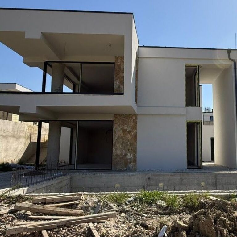 🏡✨ Vilë në Shitje – Farkë, Lisi i Artë ✨🏡