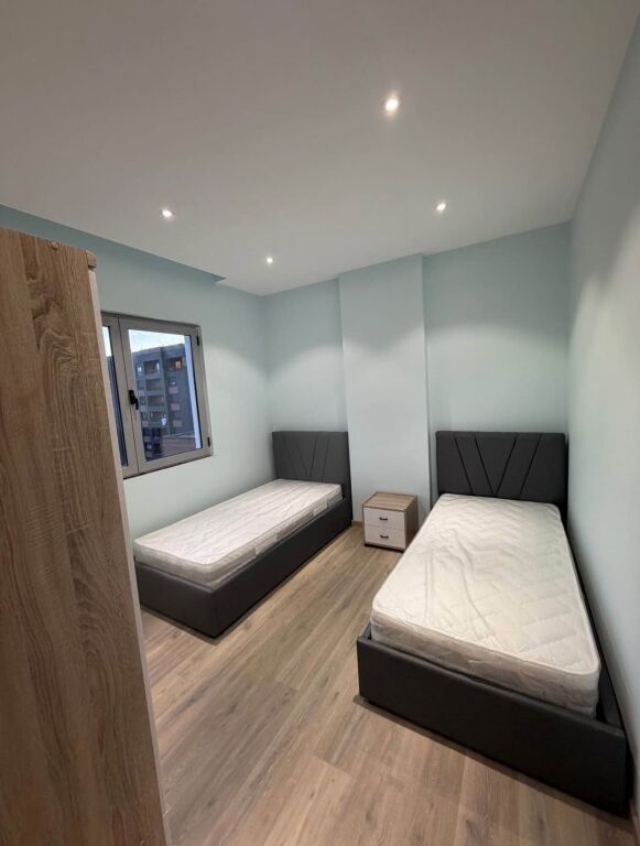 JEPET ME QERA APARTAMENT 3+1+2 - PRANE QENDRES, TIRANE