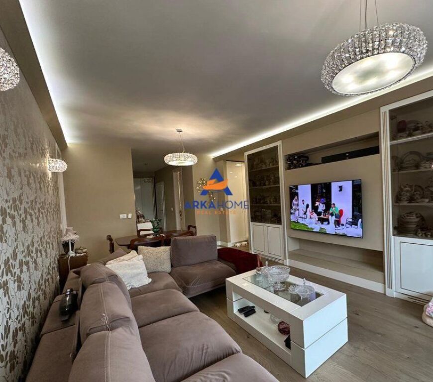 IN VENDITA APPARTAMENTO 3+1+BALCONE+POSTO AUTO " KOMUNA E PARISIT " 365.000 EURO (+30.000 EURO POSTO AUTO)
