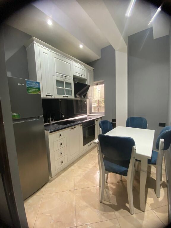 Apartment 2+1 for rent near the school "Sarina 2002" at Treshi!