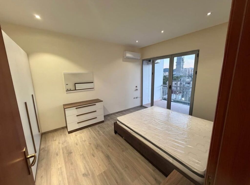 JEPET ME QERA APARTAMENT 3+1+2 - PRANE QENDRES, TIRANE