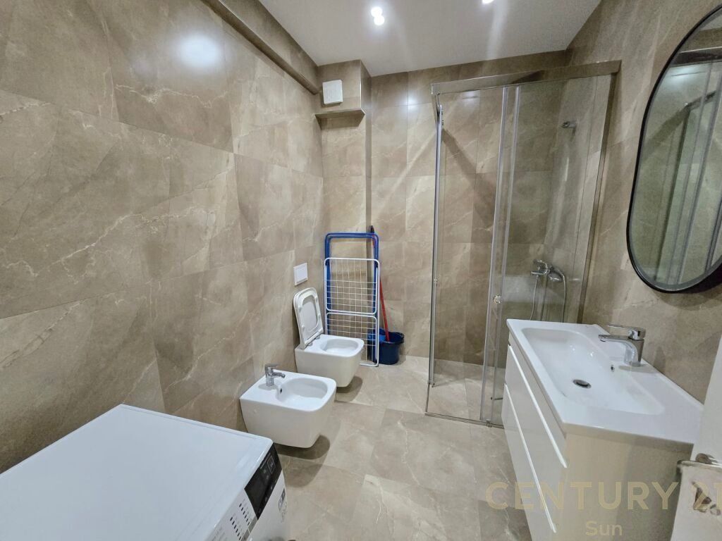 LUXURY APARTMENT 2+1+2 PARKING SPOTS NEAR THE DRY LAKE!