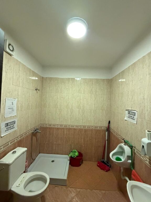 🏢 JEPET ME QIRA AMBIENT  Zona: Ish Ekspozita, Tiranë