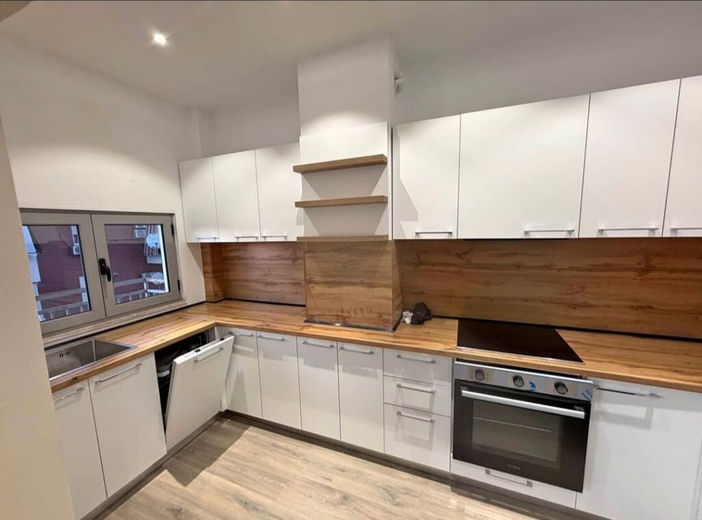 JEPET ME QERA APARTAMENT 3+1+2 - PRANE QENDRES, TIRANE