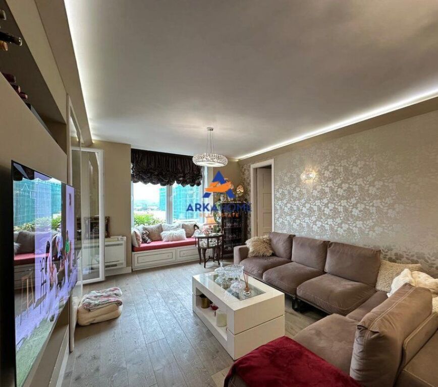 IN VENDITA APPARTAMENTO 3+1+BALCONE+POSTO AUTO " KOMUNA E PARISIT " 365.000 EURO (+30.000 EURO POSTO AUTO)
