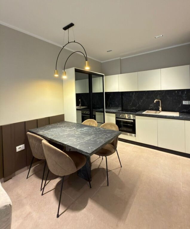 Jepet me Qira Apartament 1+1 + Parking Spot te Sima Com, pranë ish-Fushës së Aviacionit 📍