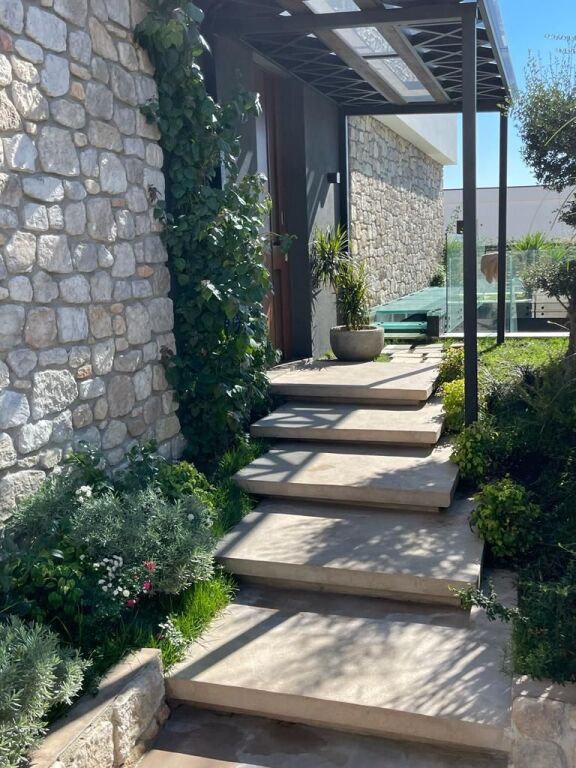 🏡 Individual Villa for Sale – Lake of Farka