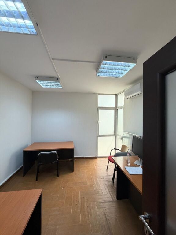 🏢 JEPET ME QIRA AMBIENT  Zona: Ish Ekspozita, Tiranë