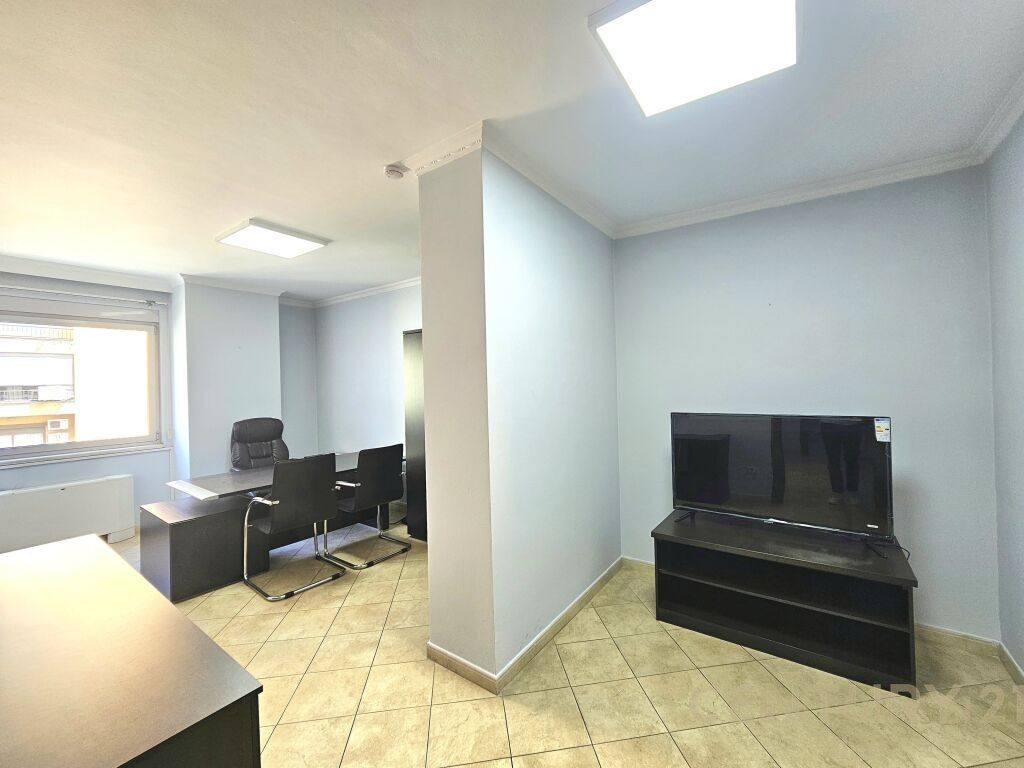 OFFICE SPACE FOR RENT NEAR THE UNIVERSITY BOOK!