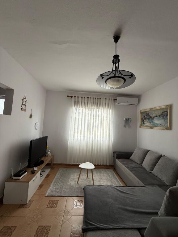 Ali Demi, jept me qera apartament 1+1 prane shkolles Ali Demi