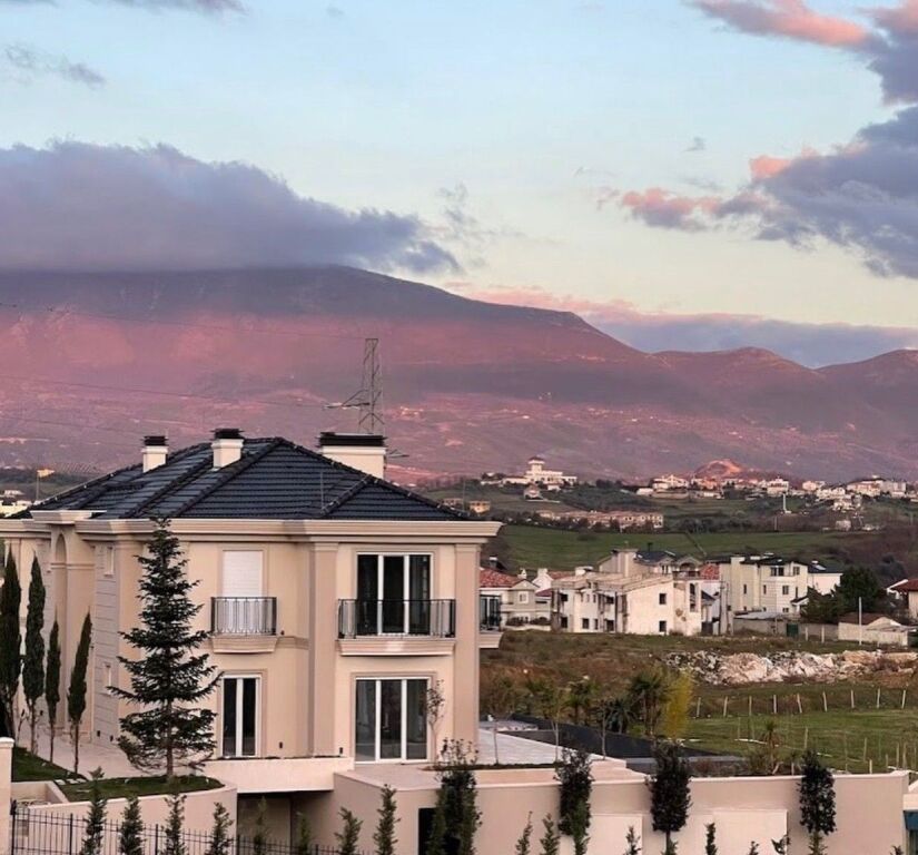 🏡 Shitet Vilë Unike Me 2 Pishina – Mjull-Bathore