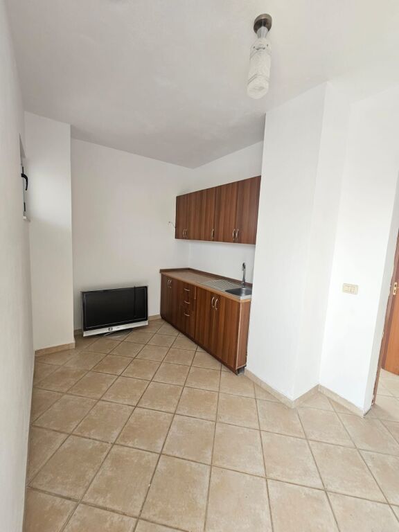 SHITET APARTAMENT PRANË “RROTËS SË KUQE”, PLAZH – DURRËS