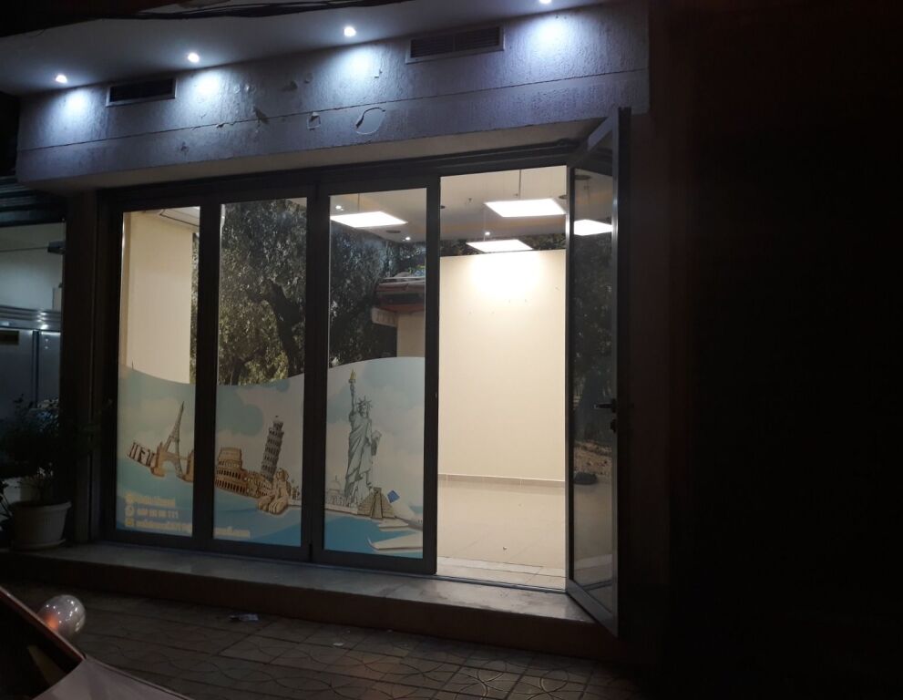 Tirane, locale commerciale in affitto Piano 0, 35 m² (Via Ibrahim Kodra, Comune di Parigi)
