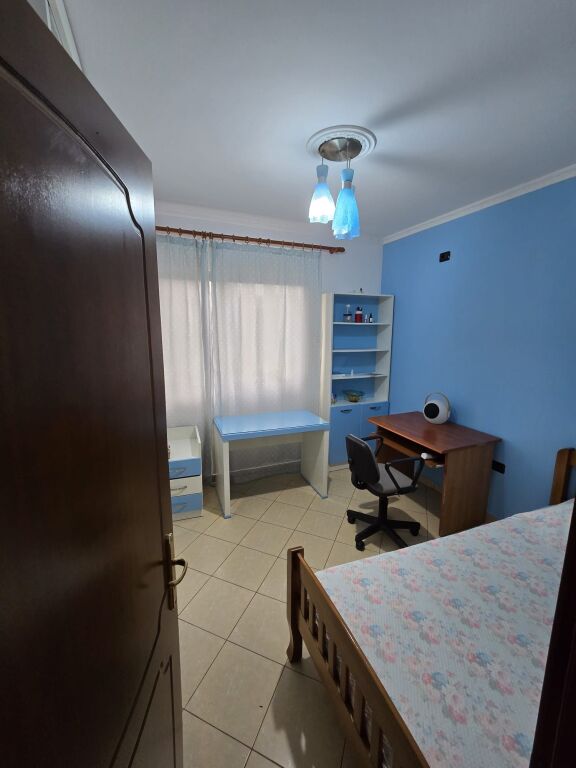 🏡 Apartment 2+1 + annex for rent 🍽️ 📍Near Bajram Curri Boulevard, Nikolle Kacorri street in front of the building with arrows 📐 108 m² | 🏢 2nd floor ✨ Furnished and well organized 🌿 With balcony 💶 Price: 500€ / month