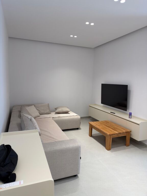 Apartament 1+1+parkim me qera tek rrethi i Shkozes