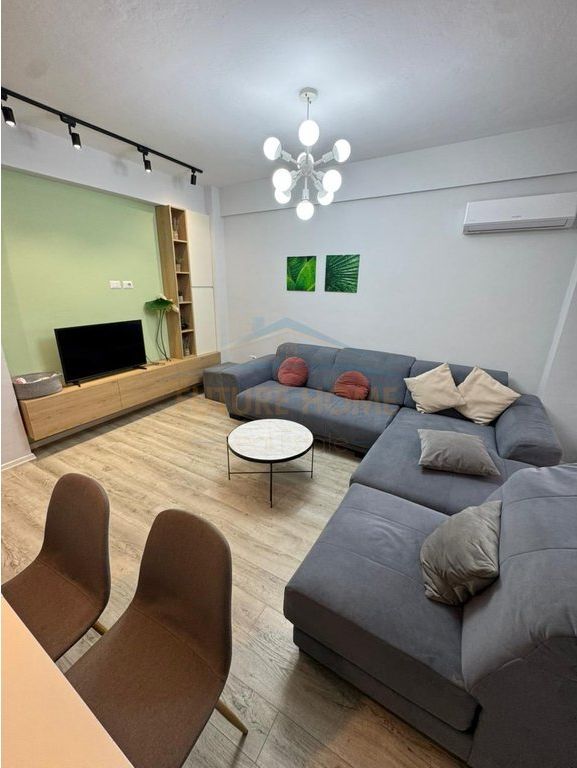 Qera, Apartament 3+1+2, Stacioni i Trenit